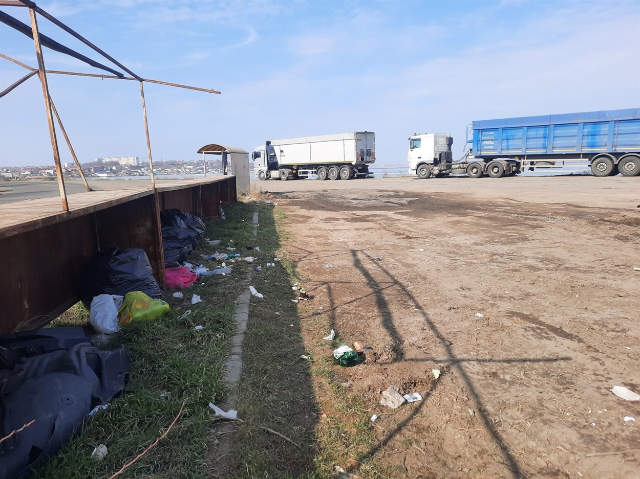 Узбіччя Об'їзної дороги біля Хаджибейського лиману