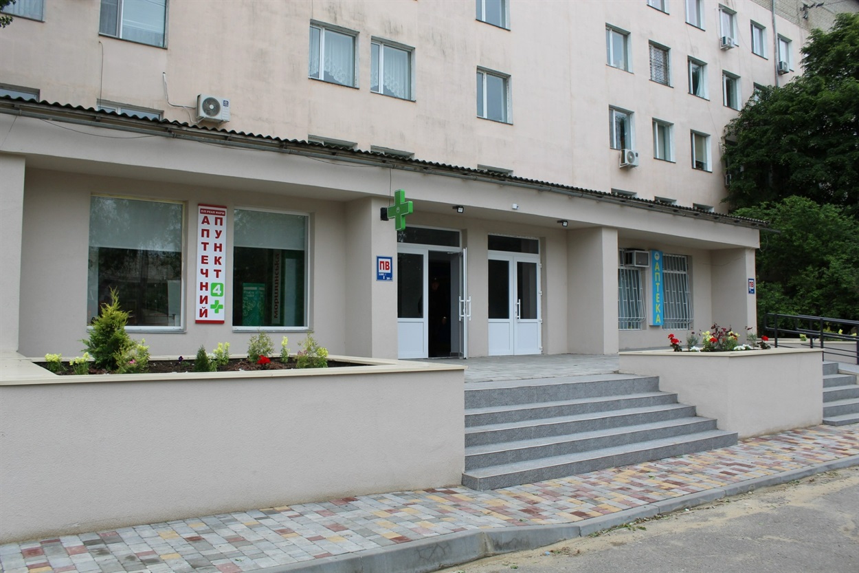 У Біляївській лікарні оновили сходову зону та фойє у стаціонарі 
