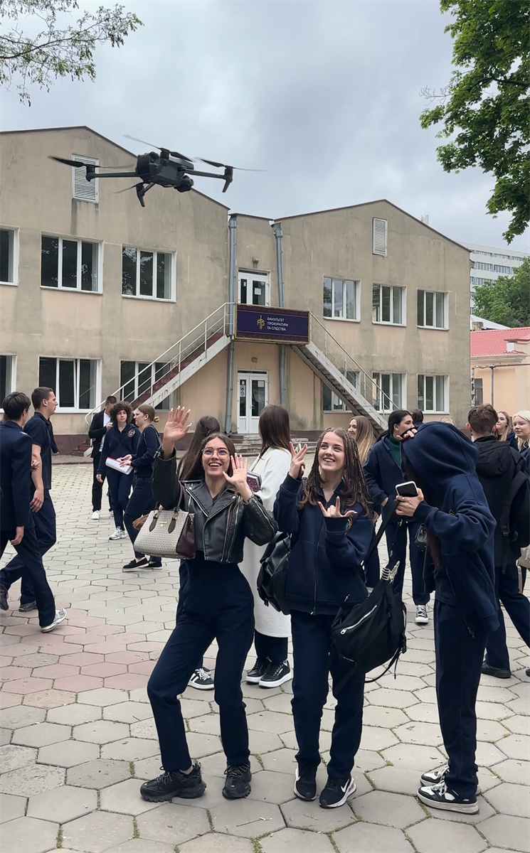 Під час заходу для студентів юридичного коледжу від членів ДФ ОМТГ "Муніципальна варта Одеси"