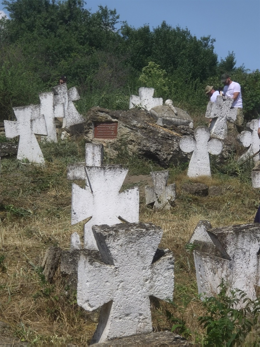 Прибрали Козацький цвинтар на Шкодовій горі