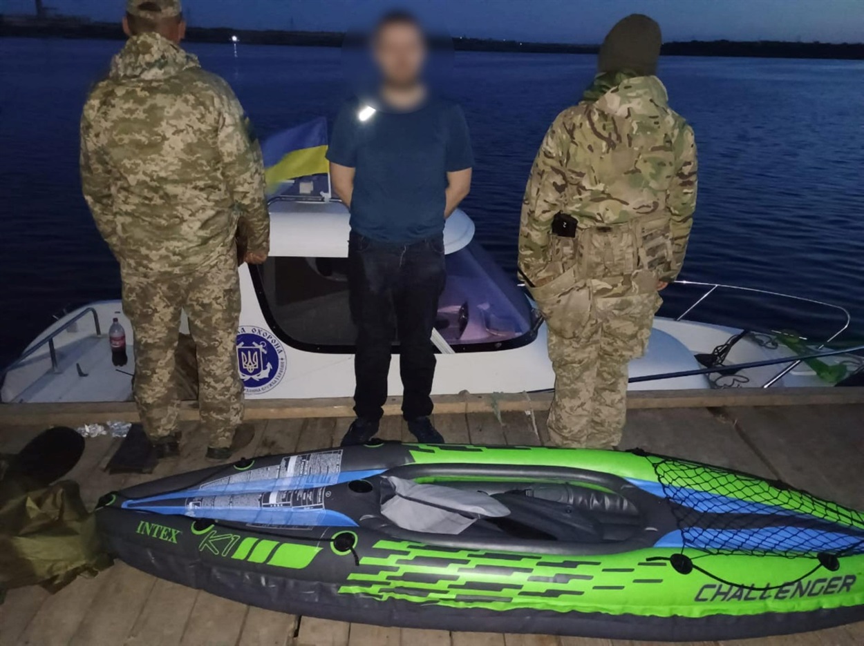 На Кучурганському лимані затримали чоловіка на байдарці