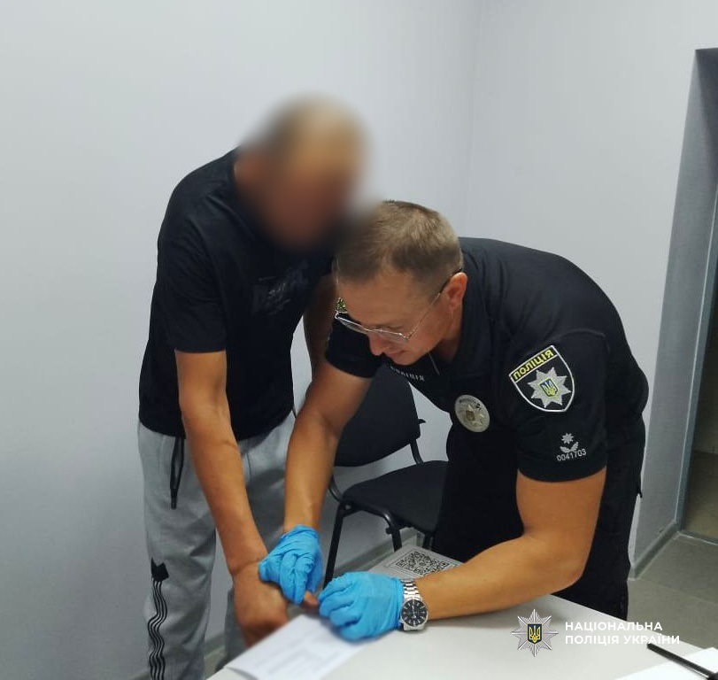 На Одещині затримали чоловіка, який облив жінку бензином та підпалив 