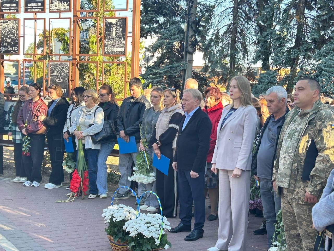 Вічна пам’ять та слава: у Біляївці вручили нагороди «Герой громади» родинам 19 загиблих захисників