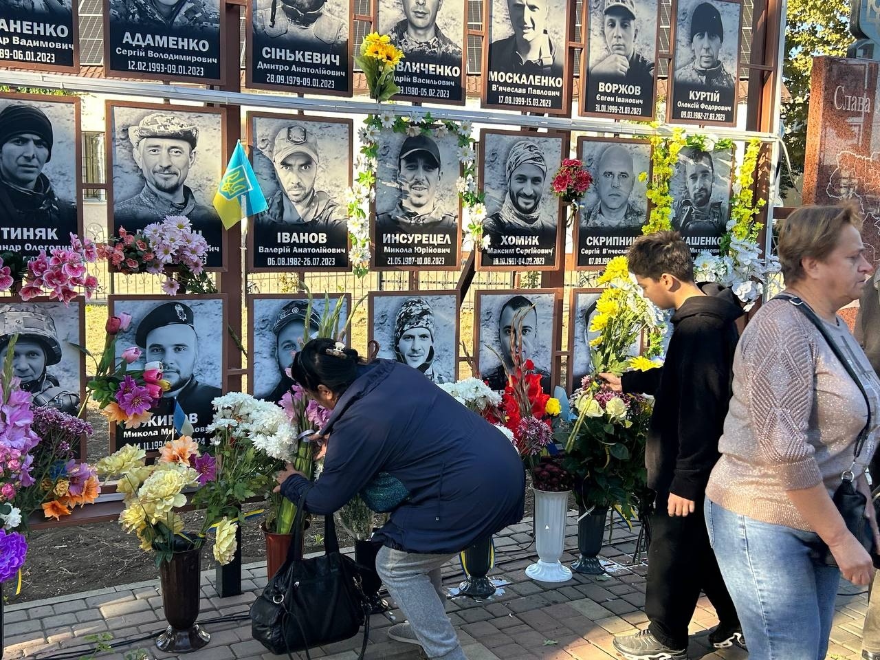 Вічна пам’ять та слава: у Біляївці вручили нагороди «Герой громади» родинам 19 загиблих захисників
