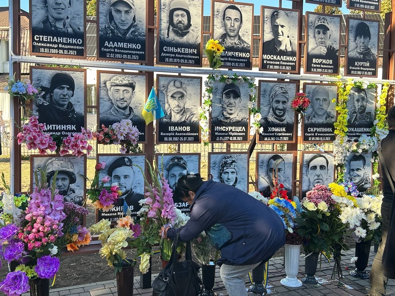 Вічна пам’ять та слава: у Біляївці вручили нагороди «Герой громади» родинам 19 загиблих захисників