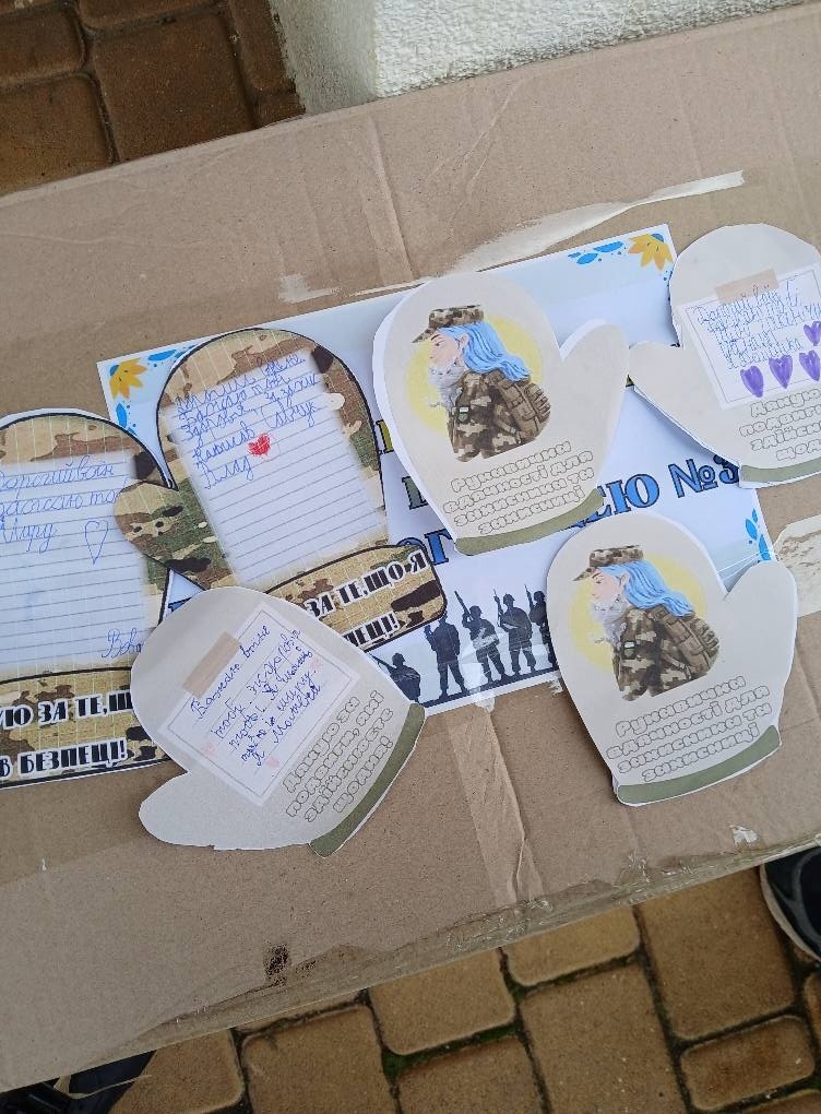 Тиждень вдячності ЗСУ: біляївський ліцей №3 відправили десятки коробок з речами, смаколиками