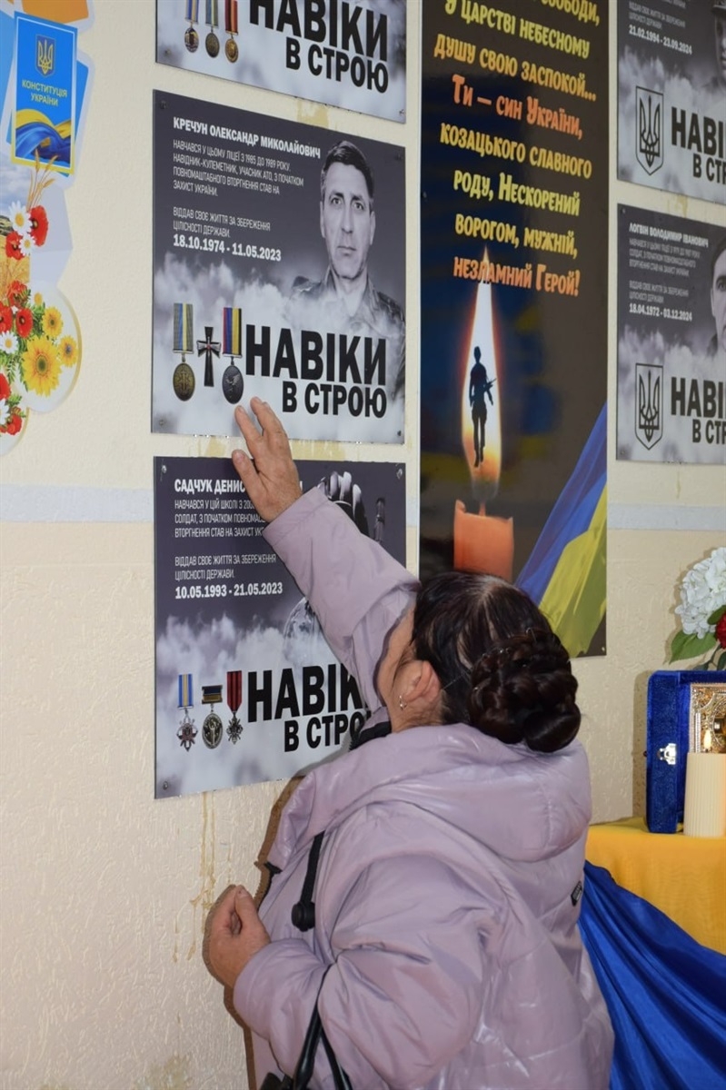 У Біляївському ліцеї №2 відкрили меморіальну дошку ще одному випускнику-Герою — Олександру Кречуну