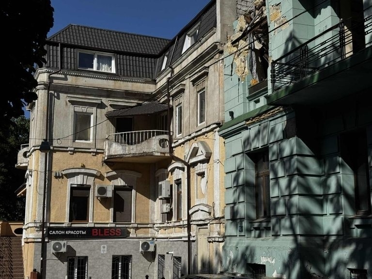 Триповерховий житловий будинок по вул. Преображенська, 2, Приморський район, м. Одеса: в процесі відновлення