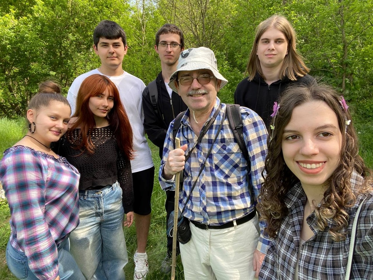 Юрій Бенгус разом зі студентами під час практики 