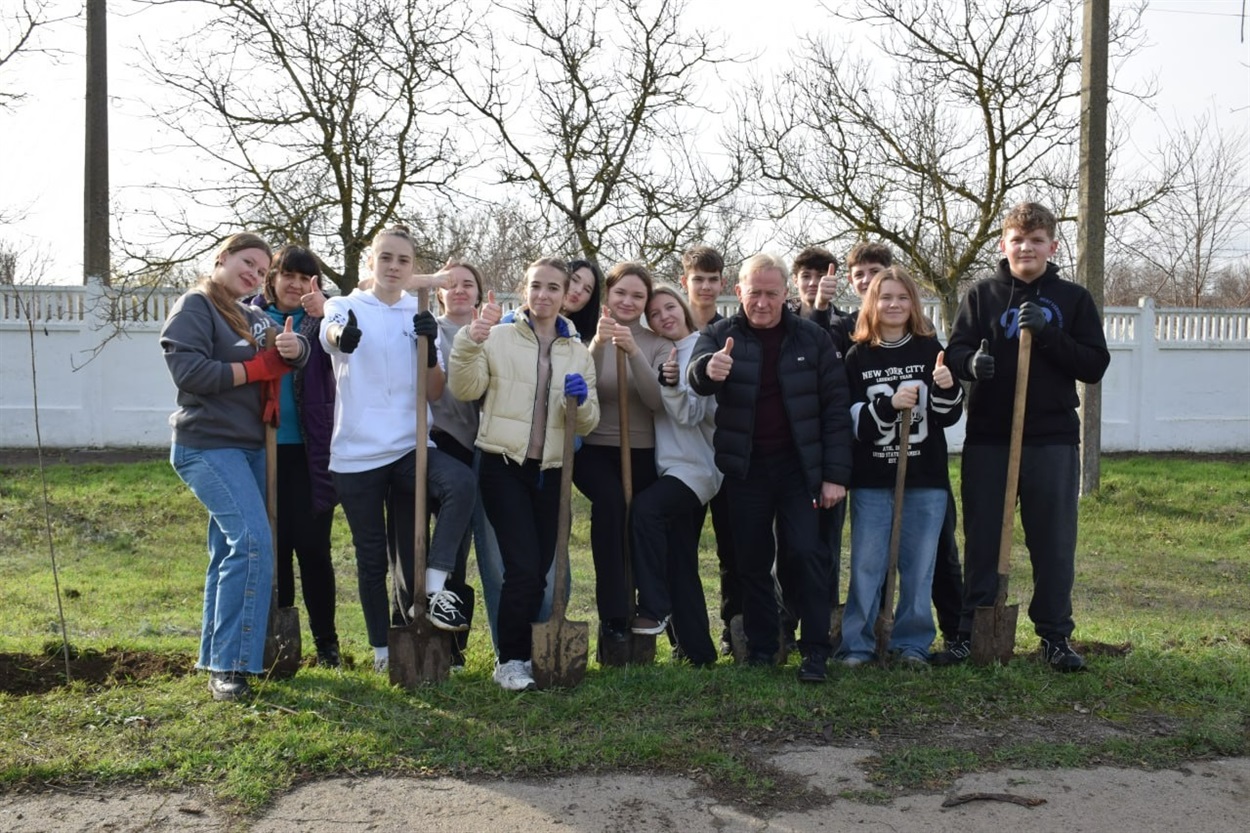 У Біляївці висадили Алею сакур: 50 нових дерев прикрасили місто