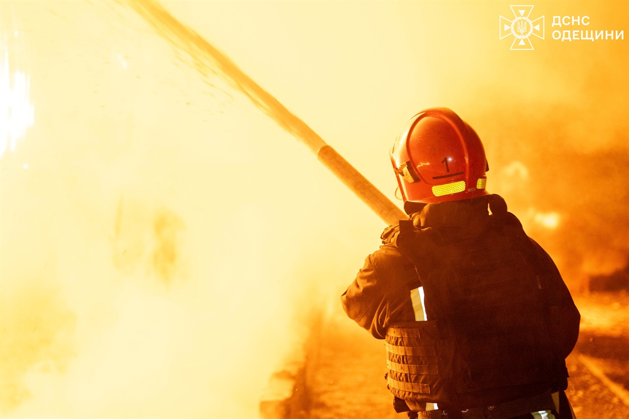 Одеський район атакували ворожі дрони: пошкоджено енергетичну інфраструктуру та склади