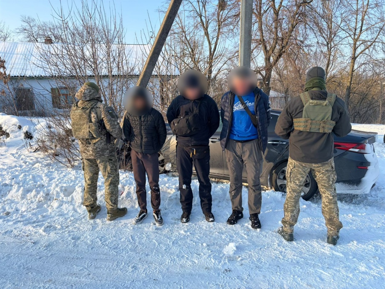 Викрили чоловіків, які намагалися незаконно перетнути кордон