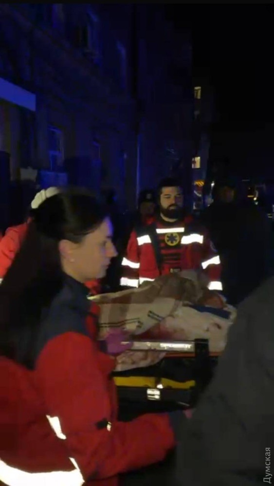 Ворожа атака дронами по Одесі: п’ятеро цивільних поранені, поліція фіксує злочин армії рф