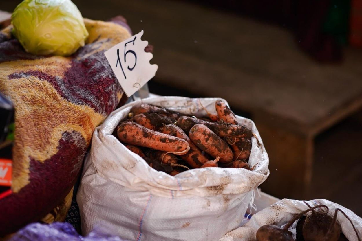 Морози не завадили торгівлі: огляд цін на продукти на Біляївському ринку у січні