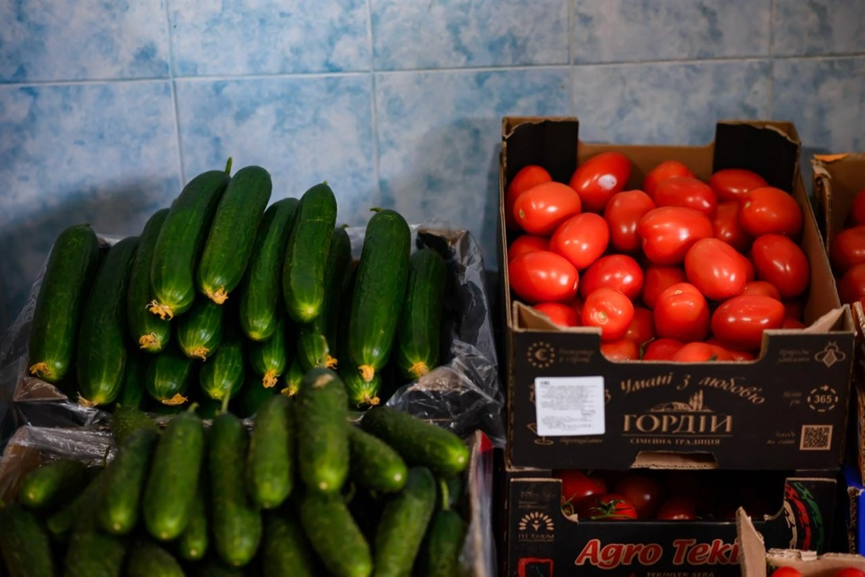 Морози не завадили торгівлі: огляд цін на продукти на Біляївському ринку у січні