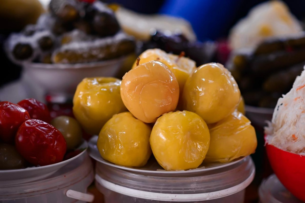 Морози не завадили торгівлі: огляд цін на продукти на Біляївському ринку у січні