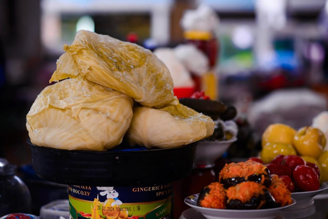 Морози не завадили торгівлі: огляд цін на продукти на Біляївському ринку у січні