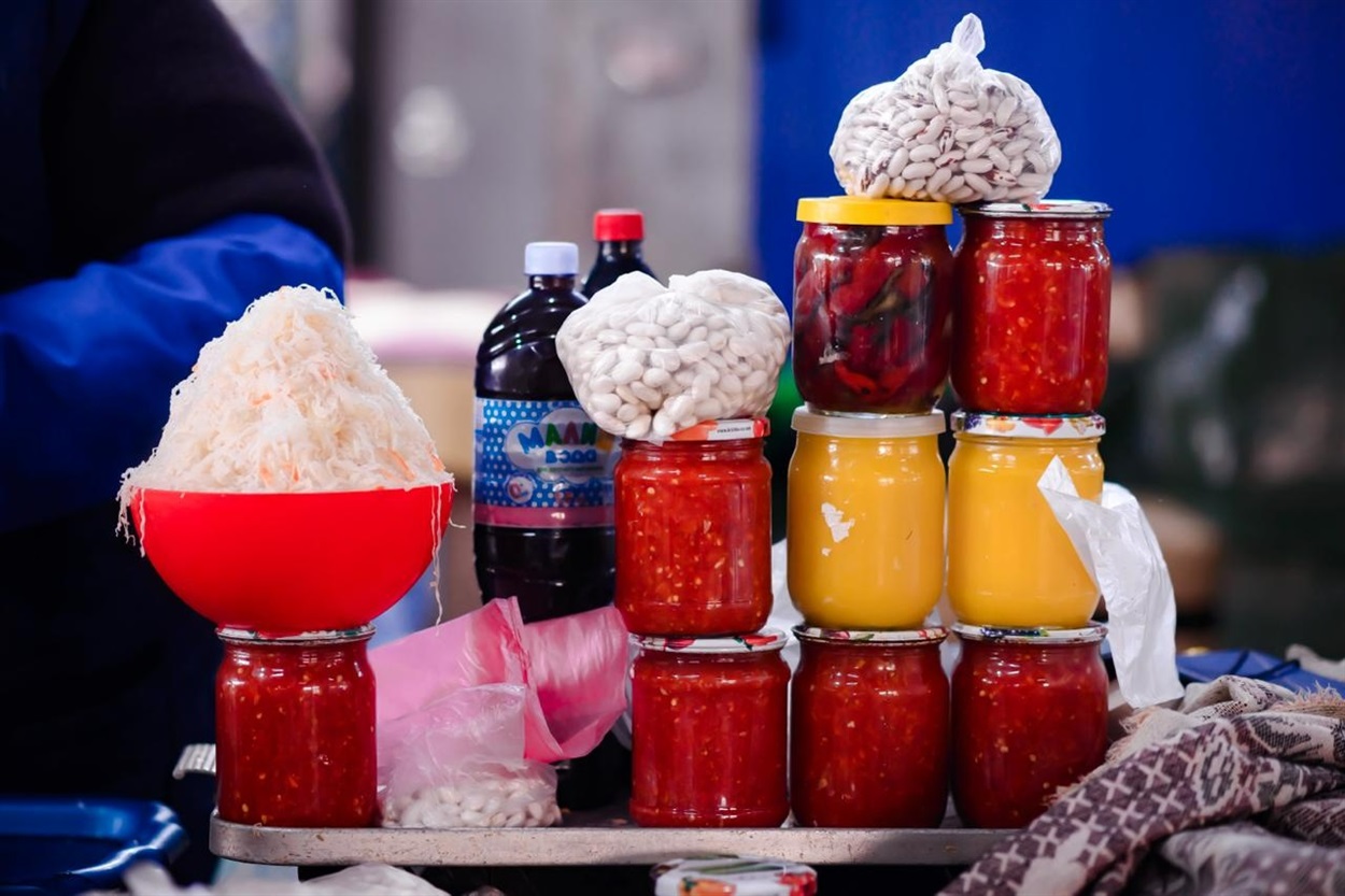 Морози не завадили торгівлі: огляд цін на продукти на Біляївському ринку у січні