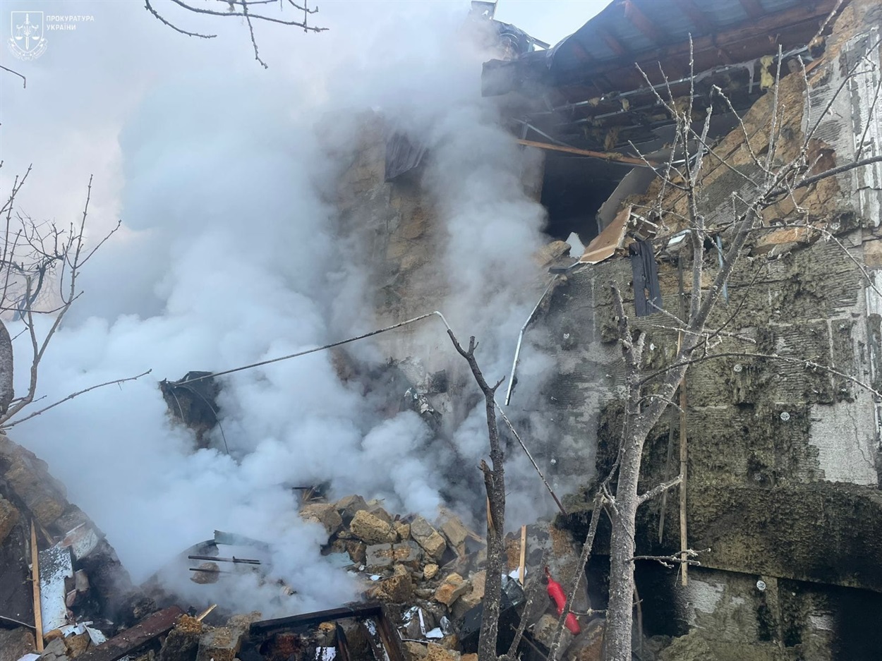 Атака дронів на Одещину: у Чорноморській громаді зруйновані будинки, є поранений