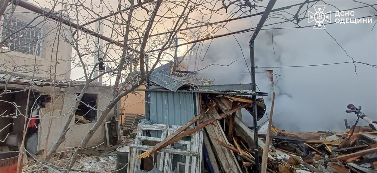 Атака дронів на Одещину: у Чорноморській громаді зруйновані будинки, є поранений