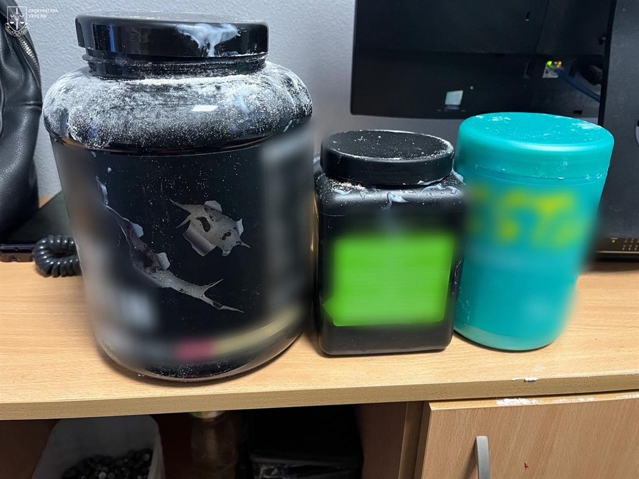 Жінка намагалась провести наркотики в банках до Молдови через «Старокозаче – Тудора»