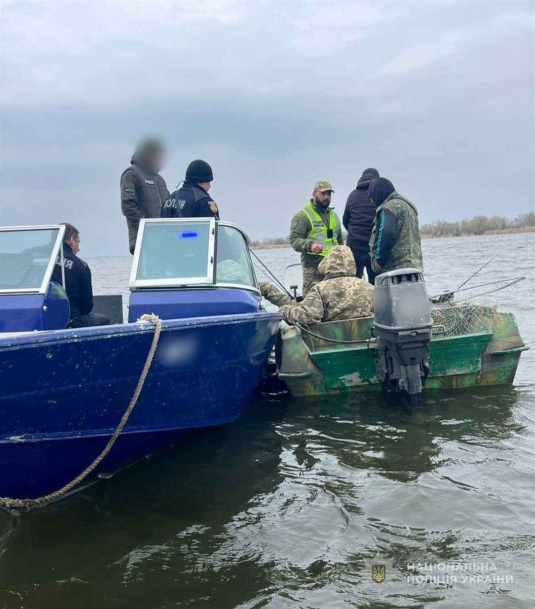Житель Маяківської громади та одесит ловили рибу на Дністрі на "драча": збитки понад 700 тис грн