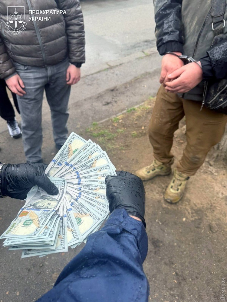На Одещині воєнком вимагав $10 тисяч за «роботу» в ТЦК: затримали під час передачі грошей