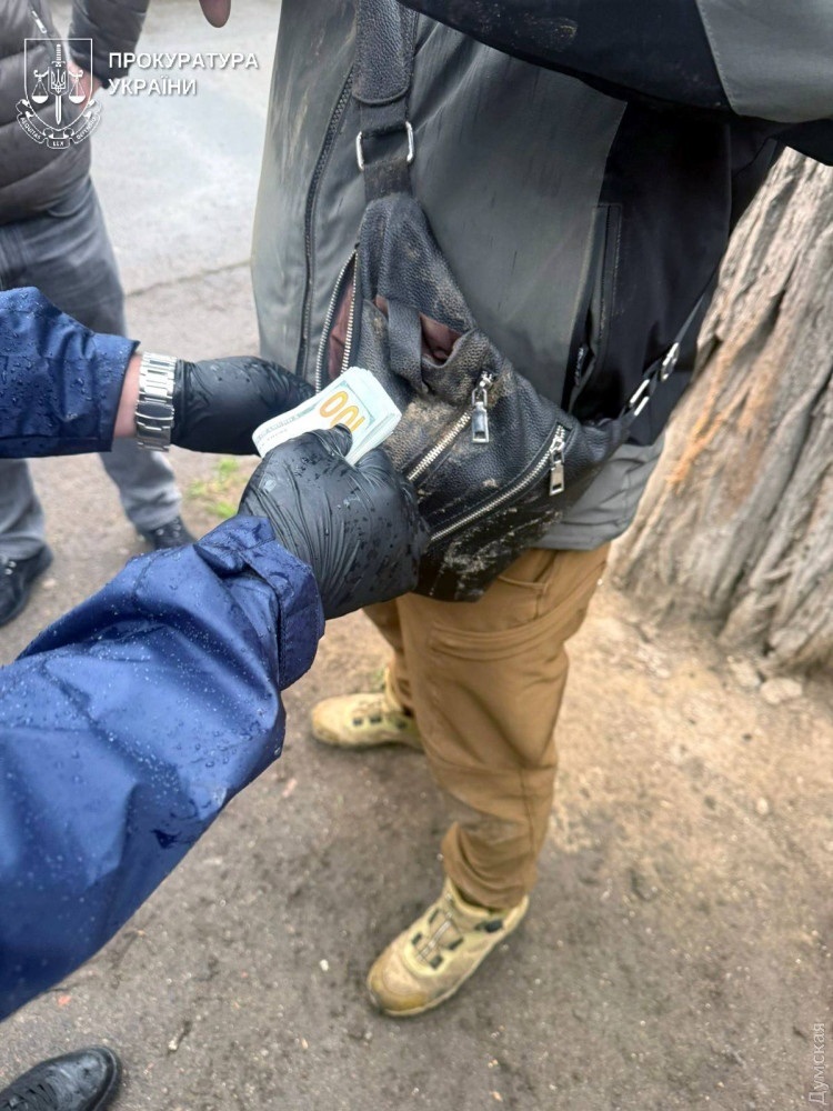 На Одещині воєнком вимагав $10 тисяч за «роботу» в ТЦК: затримали під час передачі грошей
