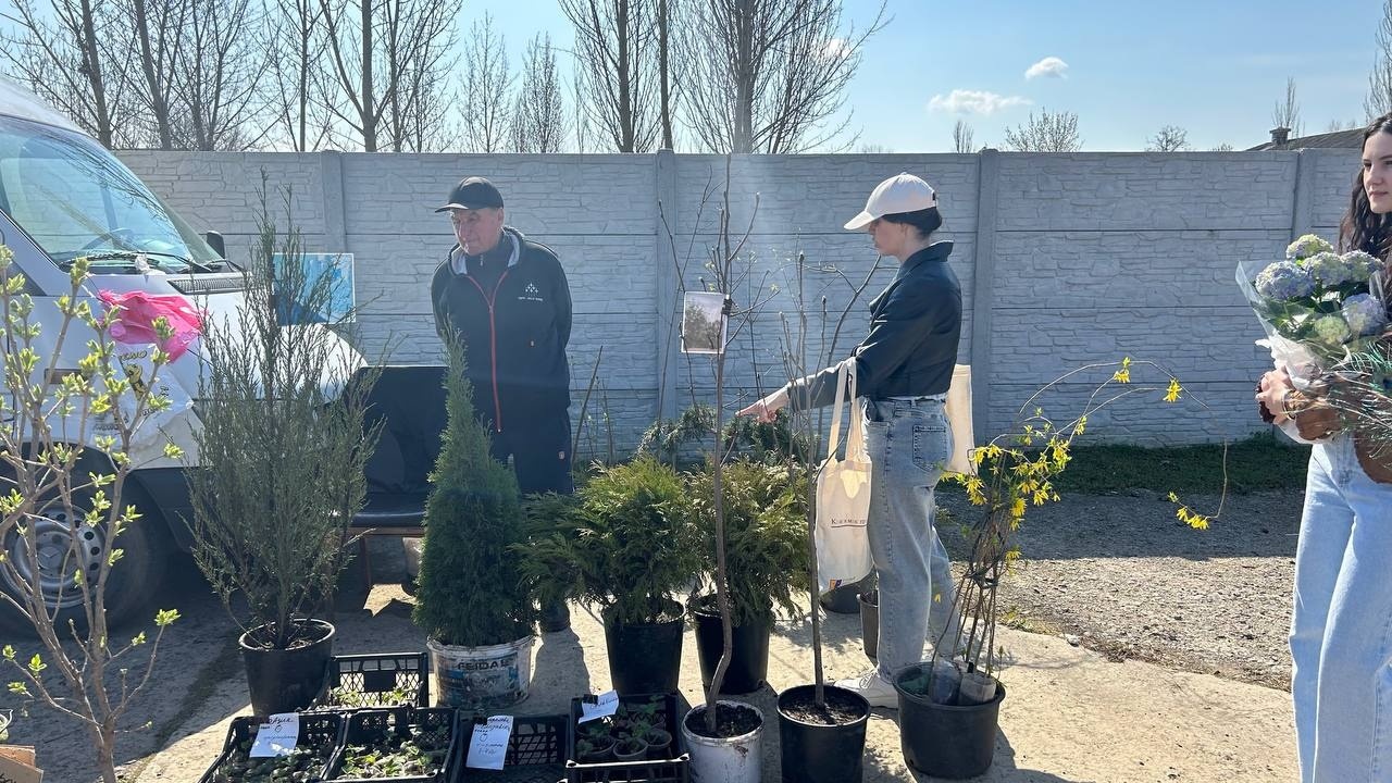 Море саджанців, м’ясні делікатеси та домашні смаколики: як пройшов весняний ярмарок у Біляївці