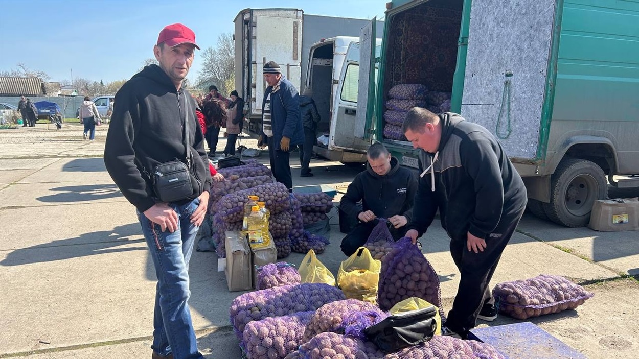 Море саджанців, м’ясні делікатеси та домашні смаколики: як пройшов весняний ярмарок у Біляївці