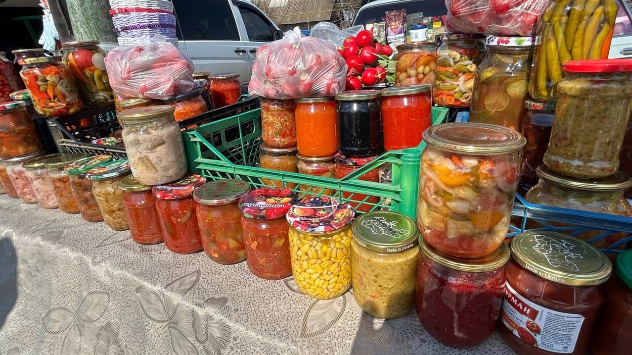 Море саджанців, м’ясні делікатеси та домашні смаколики: як пройшов весняний ярмарок у Біляївці