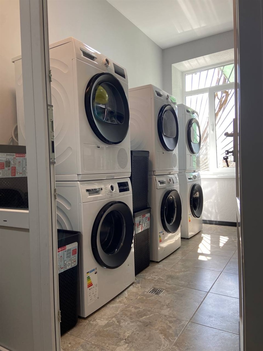 У Нерубайській громаді відкрили інклюзивну соціальну пральню: хто може нею скористатися