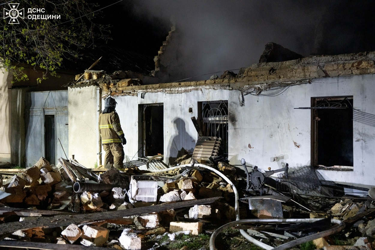 Атака дронів на Одесу: тіла двох людей дістали з-під завалів, є поранені