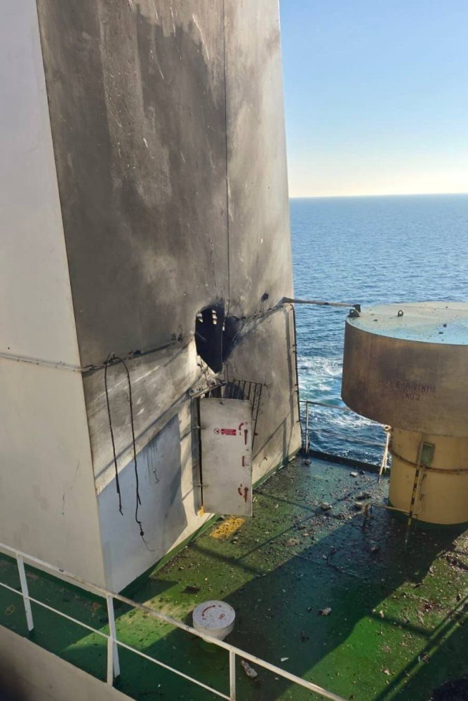 Ворог вночі атакував Одещину: пошкоджено судна, порт і будинки, є постраждалий