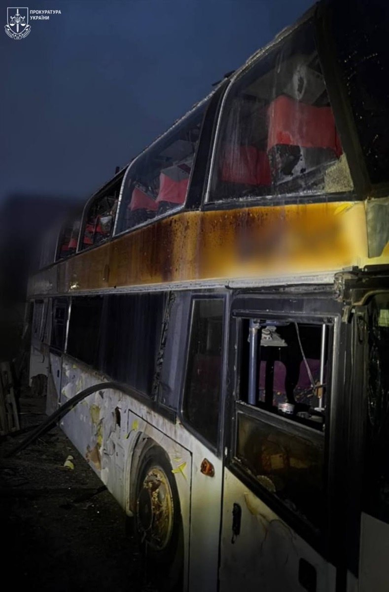 Ворог вночі атакував Одещину: пошкоджено судна, порт і будинки, є постраждалий