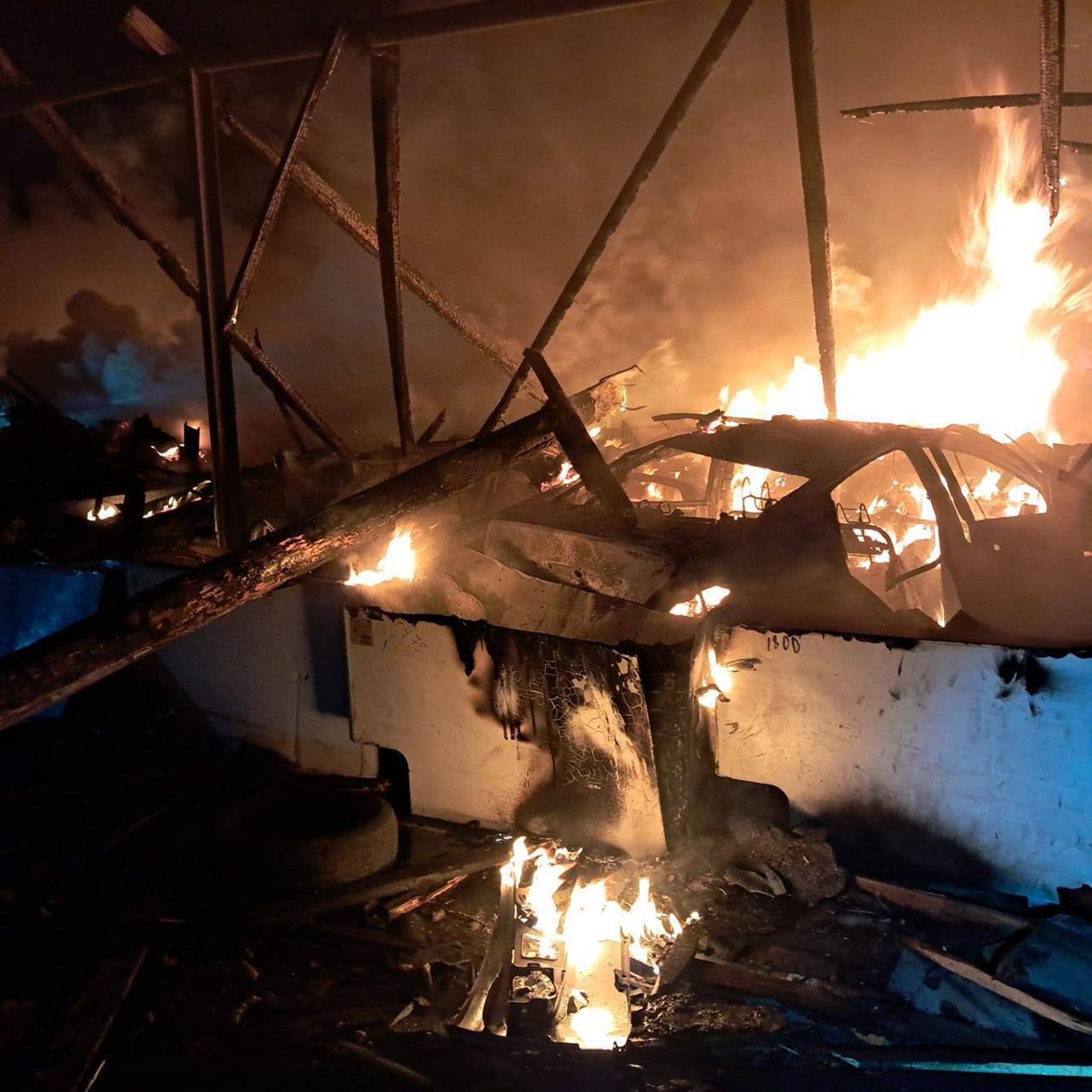 Ворог вночі атакував Одещину: пошкоджено судна, порт і будинки, є постраждалий