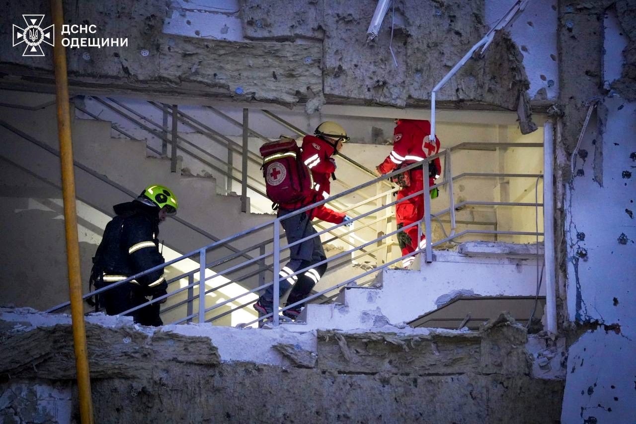 Трагедія в Одесі: нічна ворожа атака забрала життя 9 людей, десятки поранених