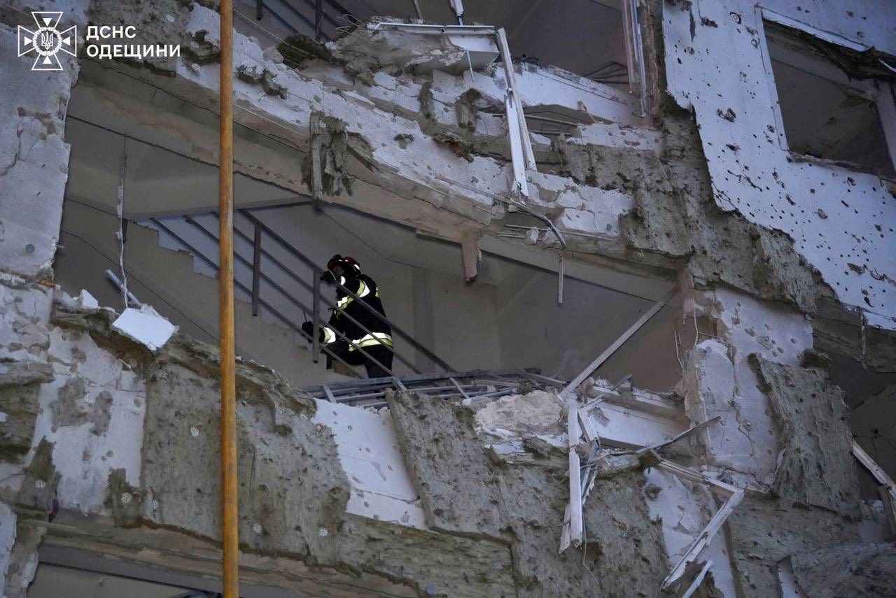 Трагедія в Одесі: нічна ворожа атака забрала життя 9 людей, десятки поранених