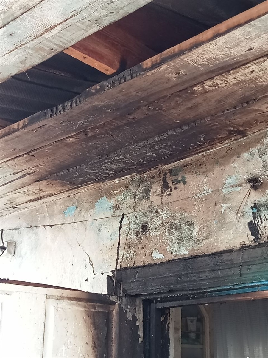 Почув крик про допомогу: у Біляївці чоловік врятував пару пенсіонерів від пожежі в будинку