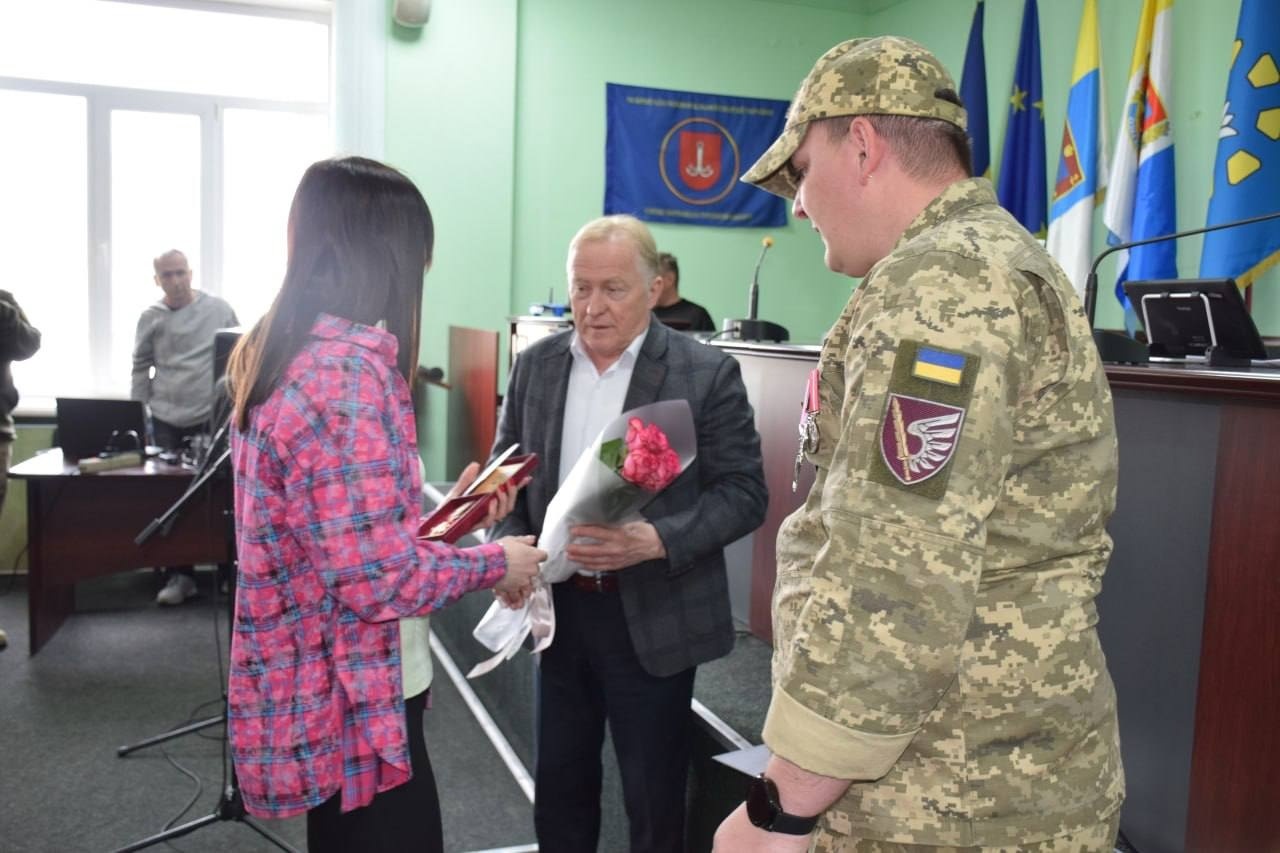 У Біляївці родинам загиблих захисників вручили ордени «За мужність»