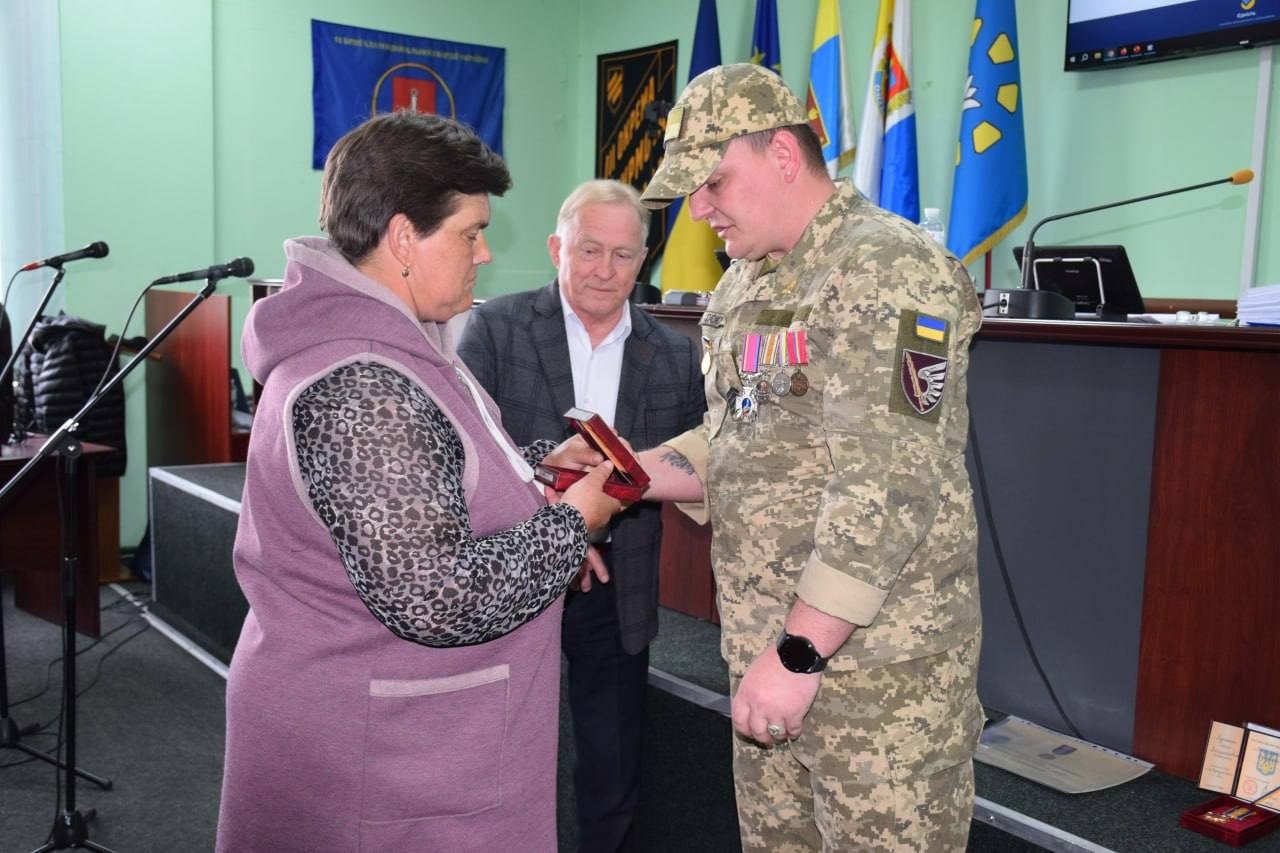 У Біляївці родинам загиблих захисників вручили ордени «За мужність»