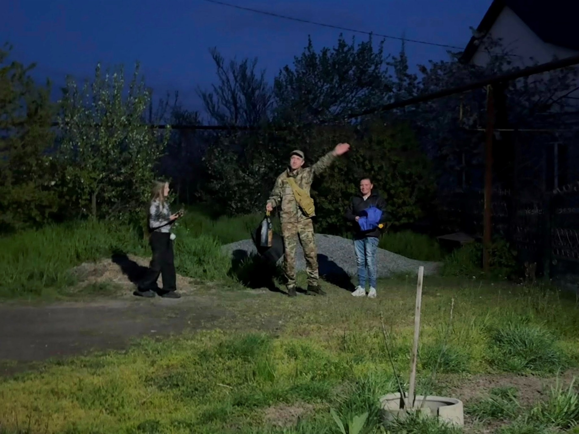 Дочекалися вдома: у Маяках зустріли звільненого з полону захисника Олександра Іванащенка