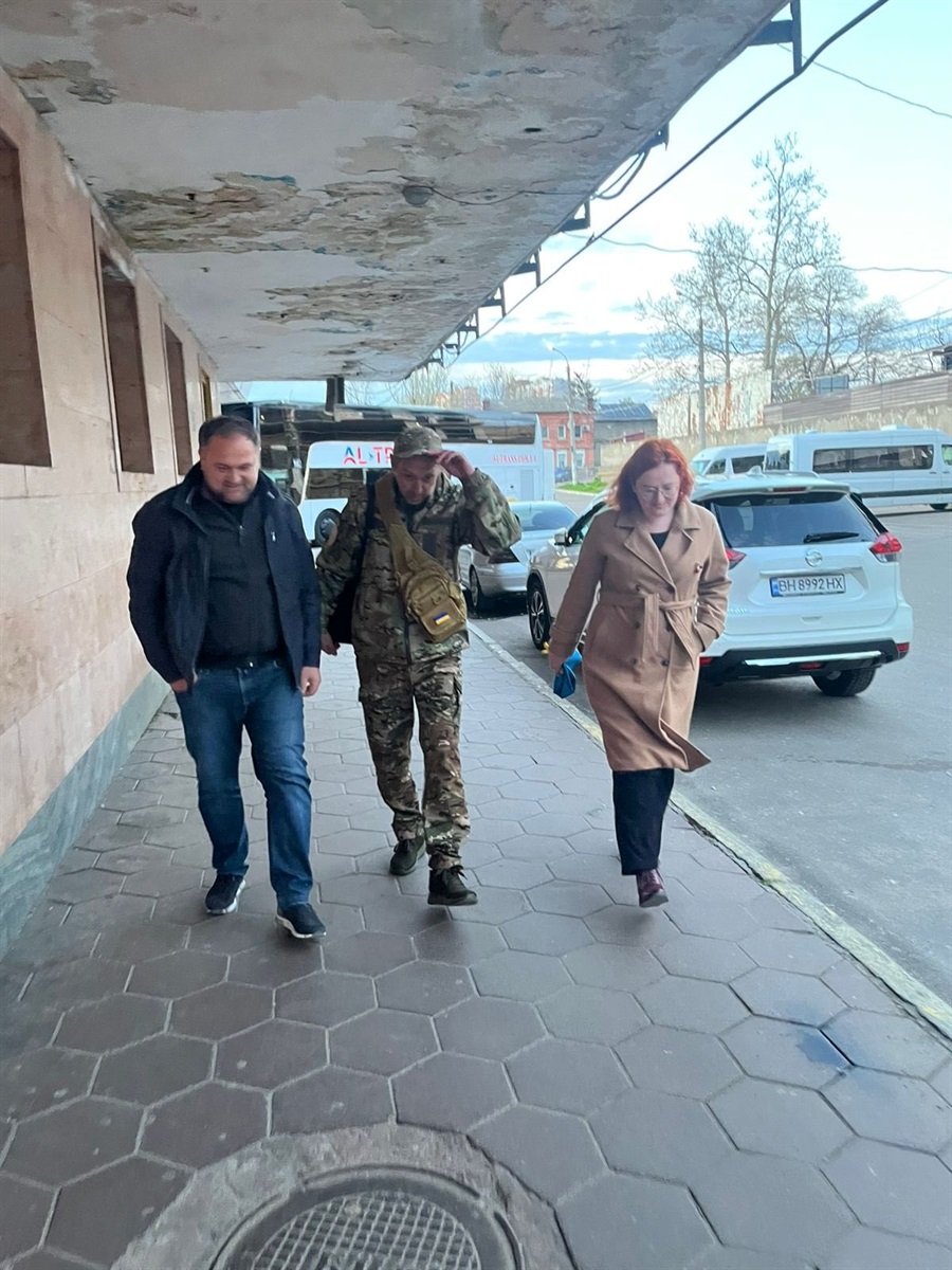 Дочекалися вдома: у Маяках зустріли звільненого з полону захисника Олександра Іванащенка