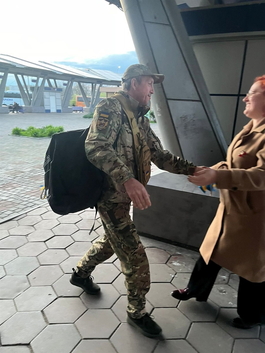 Дочекалися вдома: у Маяках зустріли звільненого з полону захисника Олександра Іванащенка
