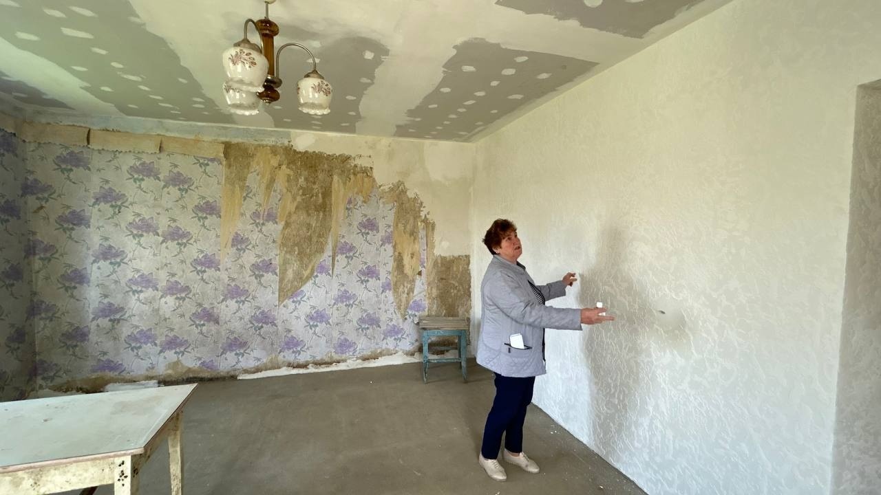 Дім для Тетяни: як у Біляївці всією громадою відновлюють житло одинокої жінки з інвалідністю