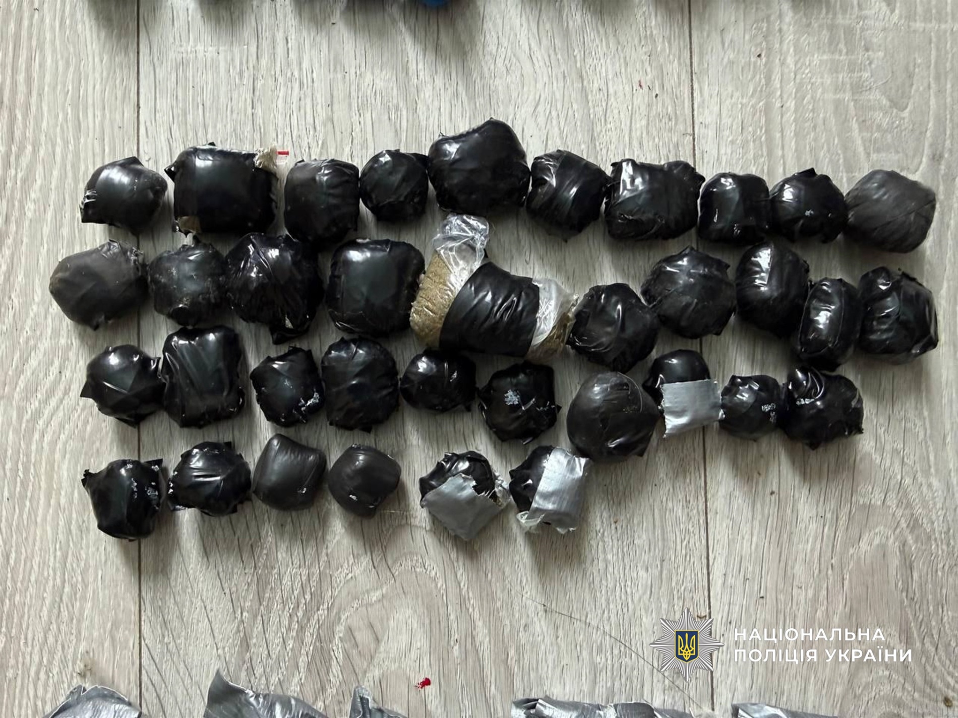 В Одесі викрили групу наркоділків: вилучили канабіс на понад 800 тисяч гривень