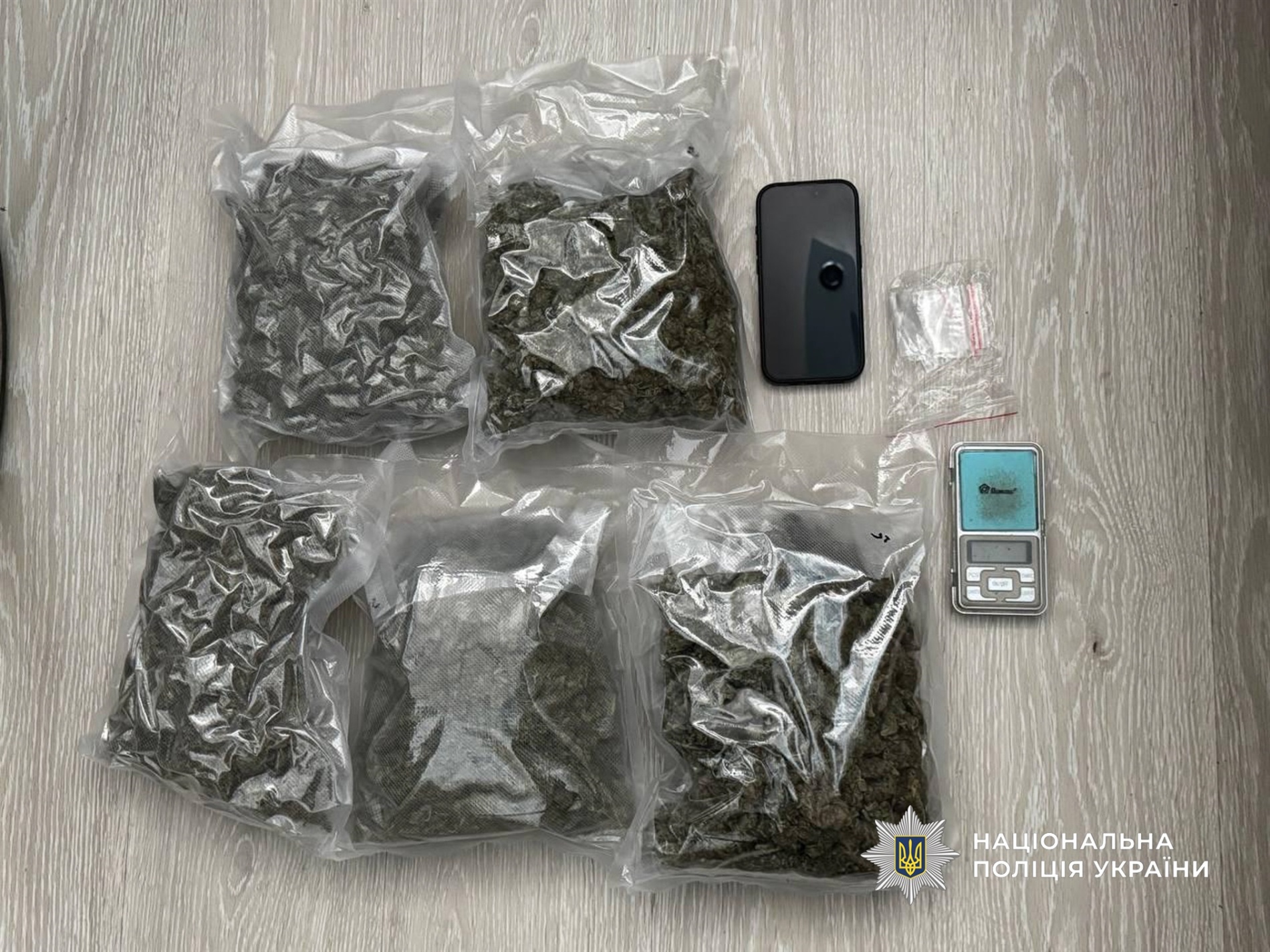 В Одесі викрили групу наркоділків: вилучили канабіс на понад 800 тисяч гривень