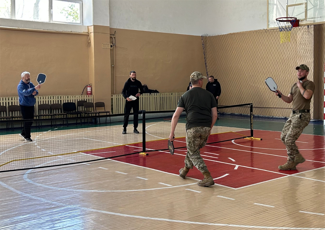 Спорт замість болю: у Біляївці ветерани вчилися долати травми через петанк та піклбол
