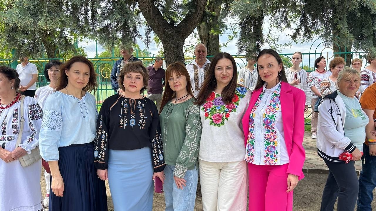 У Біляївці до Дня вишиванки провели патріотичний флешмоб