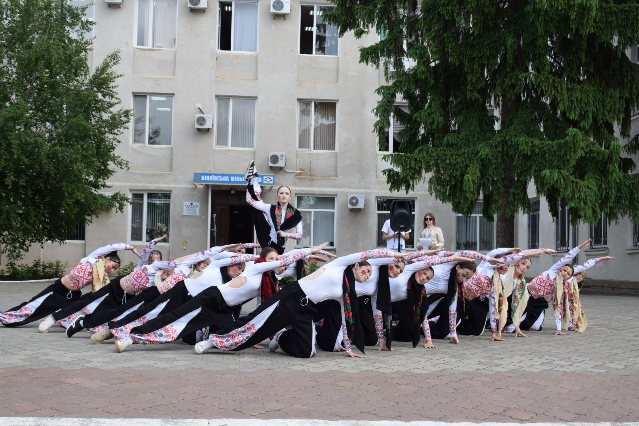 У Біляївці до Дня вишиванки провели патріотичний флешмоб